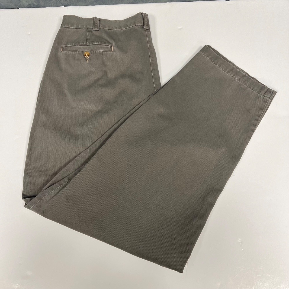 REI Pleated Khaki Pants Relaxed Fit Casual Trousers Sz 38 (measuring 36" x 32")